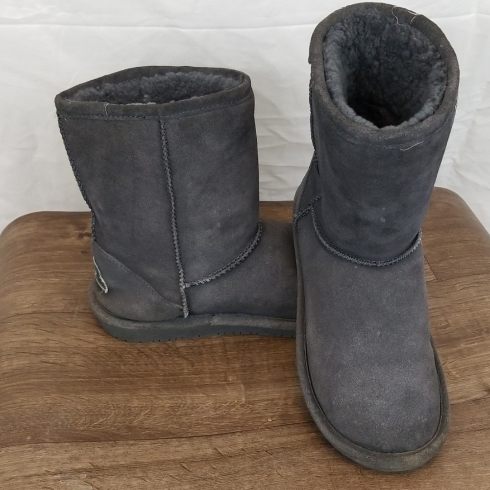 BearPaw Emma Short, Size 8.